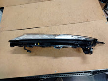 Laden Sie das Bild in den Galerie-Viewer, Frontscheinwerfer Mitsubishi Eclipse Cross EDM92205010 LED Links Headlight