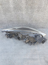 Laden Sie das Bild in den Galerie-Viewer, Frontscheinwerfer Renault Megane III Links Scheinwerfer Headlight SCH2541581989rh