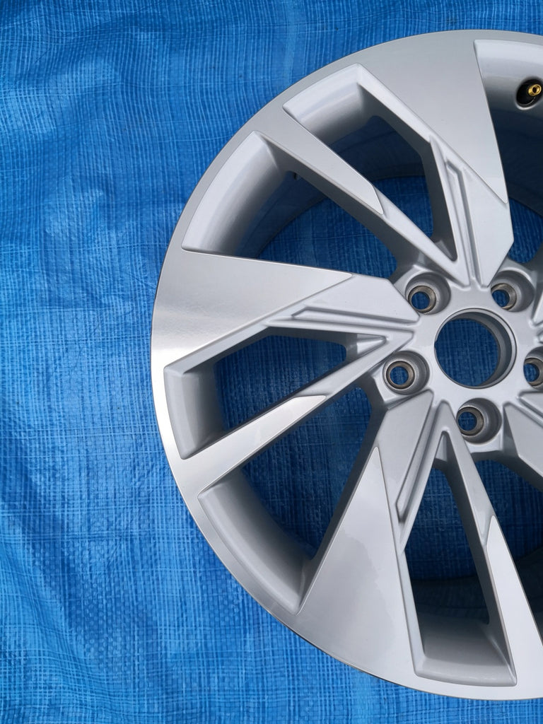 1x Alufelge 18 Zoll 8.0" 5x112 46ET 8Y0601025F Audi A3 Rim Wheel