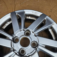 Laden Sie das Bild in den Galerie-Viewer, 1x Alufelge 15 Zoll 4.5" 4x100 35ET Glanz Silber 426110H040 Toyota Yaris FEL3105846716xt