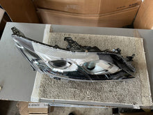 Laden Sie das Bild in den Galerie-Viewer, Frontscheinwerfer Mitsubishi Eclipse Cross W3153R LED Rechts Headlight