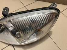 Laden Sie das Bild in den Galerie-Viewer, Frontscheinwerfer Hyundai Matrix 92101-10010 Links Scheinwerfer Headlight