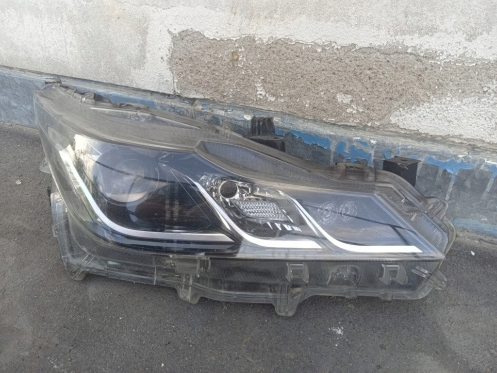 Frontscheinwerfer Toyota Corolla 81110-02T31-00 Rechts Scheinwerfer Headlight SCH9717270484rw