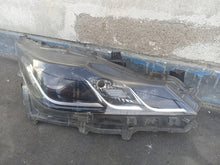 Laden Sie das Bild in den Galerie-Viewer, Frontscheinwerfer Toyota Corolla 81110-02T31-00 Rechts Scheinwerfer Headlight SCH9717270484rw
