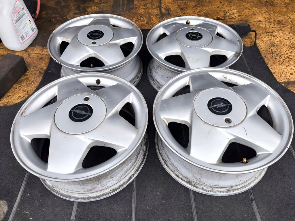 4x Alufelge 15 Zoll 6.0" 4x100 49ET Silber Opel Kadett Vectra Meriva Rim Wheel FEL7786813477mm