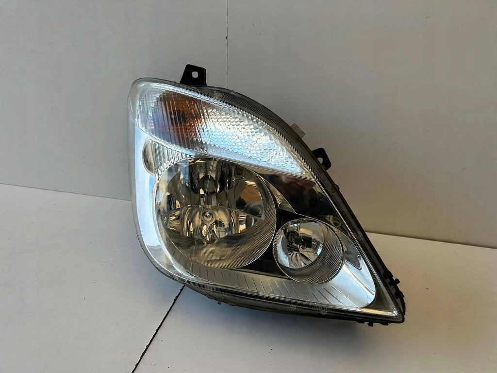 Frontscheinwerfer Mercedes-Benz Sprinter 906 9068200261 Rechts Headlight