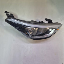 Laden Sie das Bild in den Galerie-Viewer, Frontscheinwerfer Hyundai I20 II 92102C8000 Rechts Scheinwerfer Headlight SCH8714256905ct