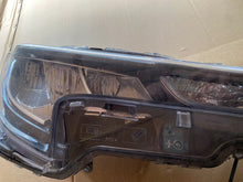 Laden Sie das Bild in den Galerie-Viewer, Frontscheinwerfer Toyota Auris 81110-02S60 Links Scheinwerfer Headlight