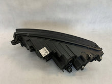 Laden Sie das Bild in den Galerie-Viewer, Frontscheinwerfer Skoda Octavia IV 5E4941016 Rechts Scheinwerfer Headlight SCH8196565024bz
