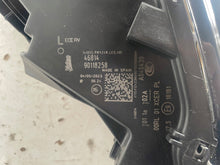 Laden Sie das Bild in den Galerie-Viewer, Frontscheinwerfer Audi A3 90118258 Xenon Links Scheinwerfer Headlight SCH4796353809op