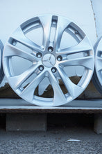 Laden Sie das Bild in den Galerie-Viewer, 4x Alufelge 17 Zoll 7.5" 5x112 45ET Glanz Silber A2074010602 Mercedes-Benz FEL7935654287dg