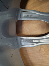 Laden Sie das Bild in den Galerie-Viewer, 1x Alufelge 19 Zoll 8.0&quot; 5x130 45ET Silber 98136214002 Porsche Cayman Rim Wheel