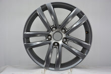 Load image into Gallery viewer, 1x Alufelge 17 Zoll 7.0&quot; 5x112 49ET Glanz 5G0601025AE Skoda Rim Wheel