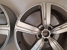 Laden Sie das Bild in den Galerie-Viewer, 1x Alufelge 20 Zoll 9.0" 5x112 38ET Glanz Silber 4KE601025 Audi E Tron Rim Wheel FEL7640265324qv