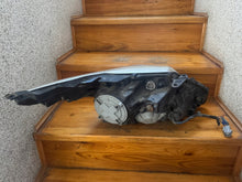 Laden Sie das Bild in den Galerie-Viewer, Frontscheinwerfer Toyota Avensis Ein Stück (Rechts oder Links) Headlight SCH7145870093es