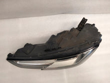 Laden Sie das Bild in den Galerie-Viewer, Frontscheinwerfer Audi A4 8W0941005 Xenon Ein Stück (Rechts oder Links)