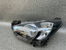 Laden Sie das Bild in den Galerie-Viewer, Frontscheinwerfer Mazda 2 Dj DB5J-51040 Links Scheinwerfer Headlight SCH2128649338ra
