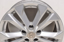 Laden Sie das Bild in den Galerie-Viewer, 1x Alufelge 17 Zoll 7.0" 5x114.3 45ET Glanz Silber Nissan X-Trail I Qashqai FEL6616002244pp