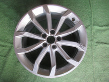 Laden Sie das Bild in den Galerie-Viewer, 1x Alufelge 18 Zoll 8.0&quot; 5x112 40ET 8W0601025H Audi A4 Rim Wheel