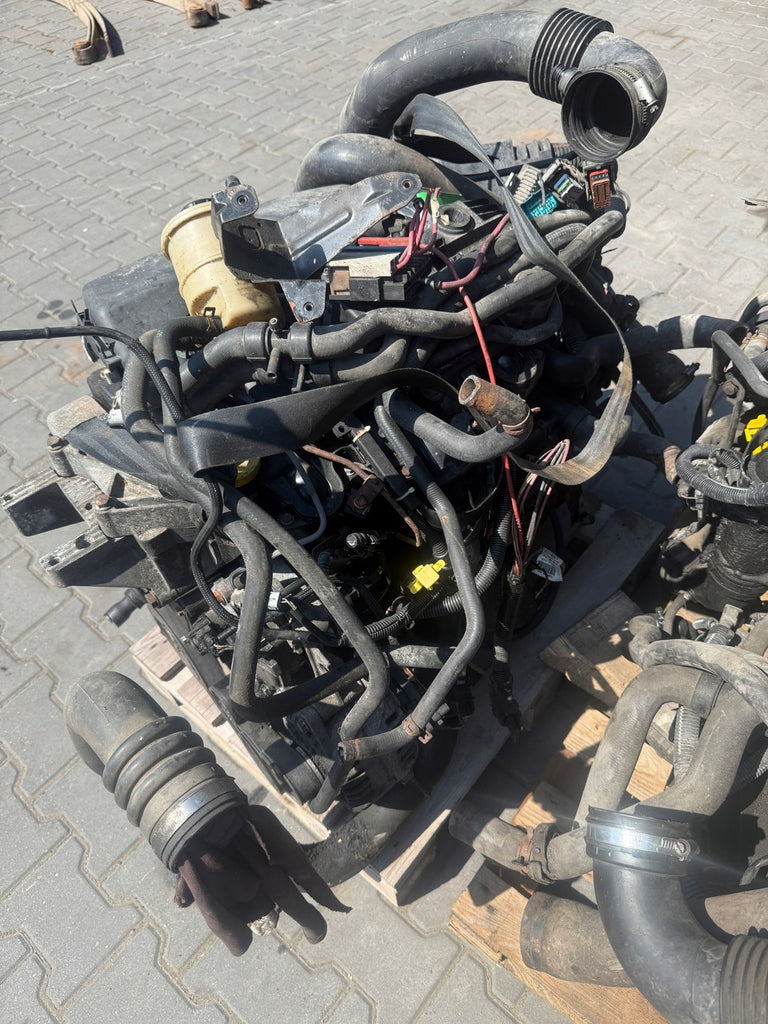 Motor Renault Trafic Master 2.5 DCI Diesel Engine Unkomplett