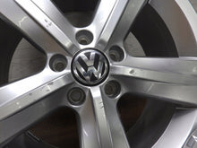 Load image into Gallery viewer, 4x Alufelge 17 Zoll 7.5" 5x112 47ET Glanz Silber 3AA601025 VW Passat B7 FEL1025988885at