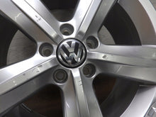 Load image into Gallery viewer, 4x Alufelge 17 Zoll 7.5" 5x112 47ET Glanz Silber 3AA601025 VW Passat B7 FEL1025988885at