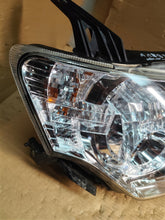 Load image into Gallery viewer, Frontscheinwerfer Mitsubishi Pajero IV Xenon Rechts Scheinwerfer Headlight