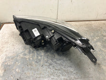 Laden Sie das Bild in den Galerie-Viewer, Frontscheinwerfer Opel Crossland X 462161423 YQ00709880 Rechts Headlight SCH7135310004gs