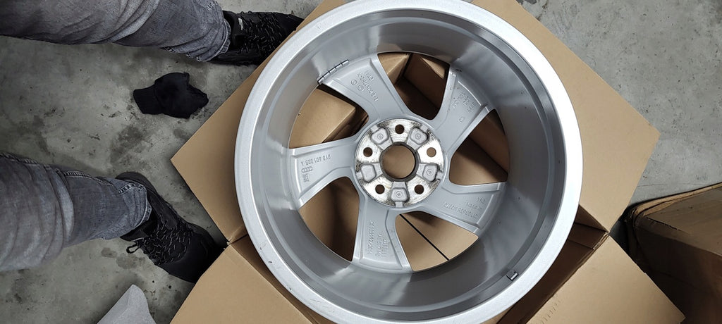 1x Alufelge 17 Zoll 8.0" 5x112 46ET Glanz Silber 8Y0601025 Audi Rim Wheel