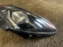 Laden Sie das Bild in den Galerie-Viewer, Frontscheinwerfer Toyota Yaris Links Scheinwerfer Headlight SCH1076606064bn
