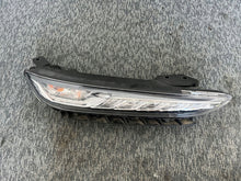 Load image into Gallery viewer, Frontscheinwerfer Hyundai Kona 92208J92 Rechts Scheinwerfer Headlight SCH9684317238os