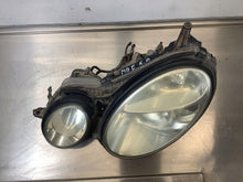 Laden Sie das Bild in den Galerie-Viewer, Frontscheinwerfer Mercedes-Benz W211 15436100 Links Scheinwerfer Headlight SCH3985477969vz