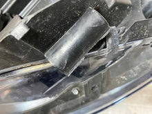 Laden Sie das Bild in den Galerie-Viewer, Frontscheinwerfer Mercedes-Benz W246 A2468207861 Xenon Rechts Headlight SCH6711005619eq