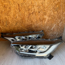Load image into Gallery viewer, Frontscheinwerfer Toyota Yaris Ein Satz Scheinwerfer Headlight SCH4659101856ij