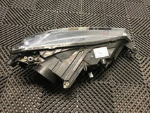 Laden Sie das Bild in den Galerie-Viewer, Frontscheinwerfer Skoda Superb III 3V1941015 Xenon Links Scheinwerfer Headlight