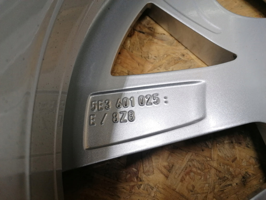 1x Alufelge 17 Zoll 7.0" 5x112 46ET 5E3601025 Skoda Octavia Rim Wheel