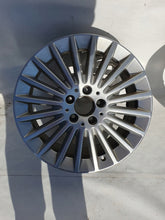 Load image into Gallery viewer, 1x Alufelge 17 Zoll 7.0&quot; 5x112 48 5ET A2054015600 Mercedes-Benz S205 Rim Wheel
