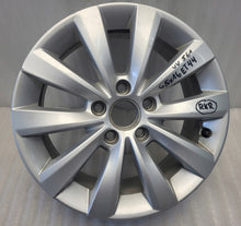 Load image into Gallery viewer, 1x Alufelge 16 Zoll 6.5" 5x112 44ET Glanz Silber 561601025 VW Passat B7 Golf Vii FEL4763448837ht