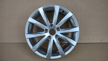 Load image into Gallery viewer, 1x Alufelge 17 Zoll 7.0" 5x112 43ET 5C0601025 VW New Beetle Rim Wheel FEL8884023675lt