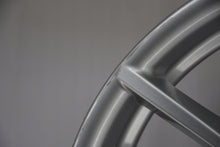 Laden Sie das Bild in den Galerie-Viewer, 1x Alufelge 18 Zoll 9.0" 5x120 29ET Glanz Silber 2284906 BMW Rim Wheel FEL9493161373ge