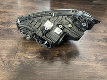 Laden Sie das Bild in den Galerie-Viewer, Frontscheinwerfer Mercedes-Benz W206 A2069068204 LED Rechts Headlight SCH1203838672ph