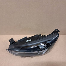 Laden Sie das Bild in den Galerie-Viewer, Frontscheinwerfer Ford Focus MX7B13E015ED LED Links Scheinwerfer Headlight