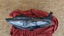 Laden Sie das Bild in den Galerie-Viewer, Frontscheinwerfer Mazda II Hatchback 6 Rechts Scheinwerfer Headlight