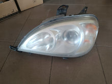 Laden Sie das Bild in den Galerie-Viewer, Frontscheinwerfer Mercedes-Benz W163 1638200749 Links Scheinwerfer Headlight SCH8168724038bz