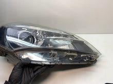 Laden Sie das Bild in den Galerie-Viewer, Frontscheinwerfer Toyota Yaris Rechts Scheinwerfer Headlight SCH2642749762lo