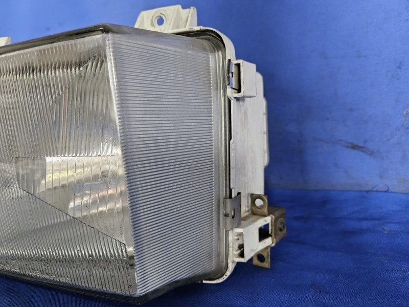 Frontscheinwerfer Mercedes-Benz Vario Bus 1AH007774-025 1AH007774-028 Rechts