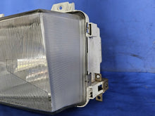 Laden Sie das Bild in den Galerie-Viewer, Frontscheinwerfer Mercedes-Benz Vario Bus 1AH007774-025 1AH007774-028 Rechts