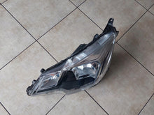 Laden Sie das Bild in den Galerie-Viewer, Frontscheinwerfer Mitsubishi Space W Star Ein Stück (Rechts oder Links)