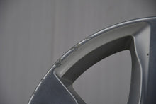 Laden Sie das Bild in den Galerie-Viewer, 1x Alufelge 17 Zoll 7.0&quot; 5x108 50ET Glanz Silber 31381859 31381674 Volvo V40