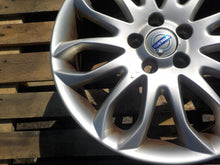 Laden Sie das Bild in den Galerie-Viewer, 1x Alufelge 17 Zoll 7.0&quot; 5x108 52,5ET 30647837 Volvo S40 Ii Rim Wheel